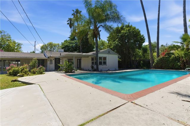 17363 Saticoy Street, Northridge, CA 91325