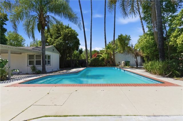 17363 Saticoy Street, Northridge, CA 91325