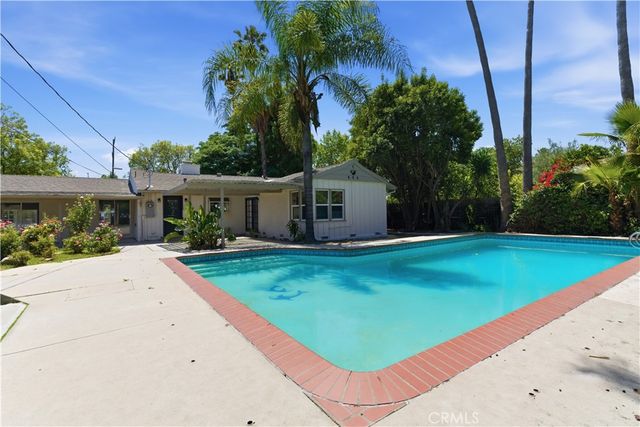 17363 Saticoy Street, Northridge, CA 91325