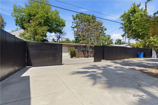 17363 Saticoy Street, Northridge, CA 91325