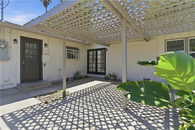 17363 Saticoy Street, Northridge, CA 91325