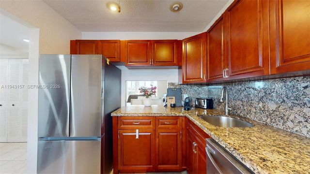 7877 Golf Cir Dr 304, Margate, FL 33063