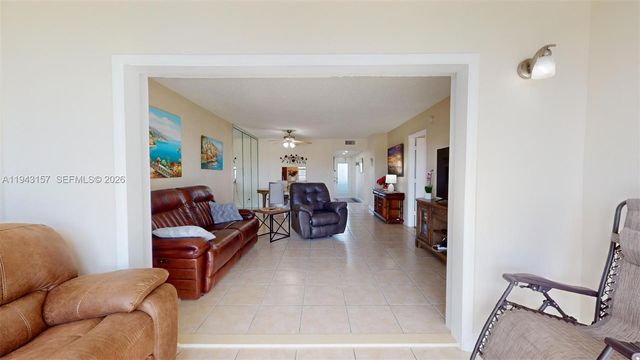 7877 Golf Cir Dr 304, Margate, FL 33063