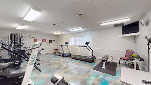 7877 Golf Cir Dr 304, Margate, FL 33063