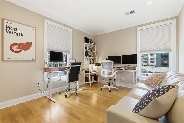 881 E 2nd St 10, Boston, MA 02127