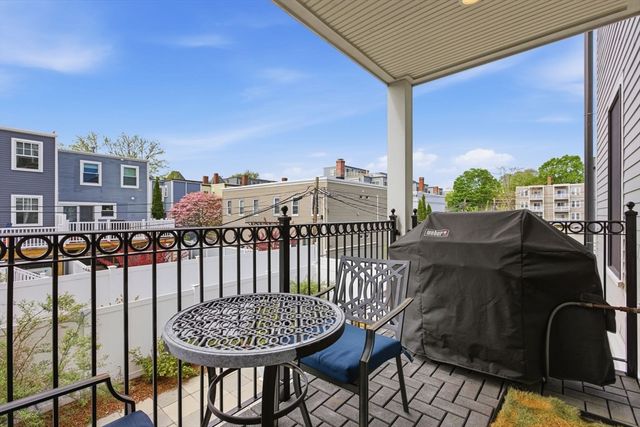 881 E 2nd St 10, Boston, MA 02127