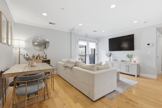 881 E 2nd St 10, Boston, MA 02127