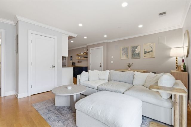 881 E 2nd St 10, Boston, MA 02127