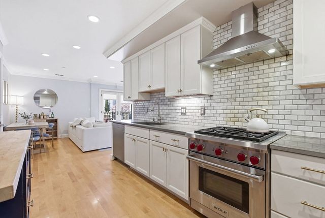 881 E 2nd St 10, Boston, MA 02127