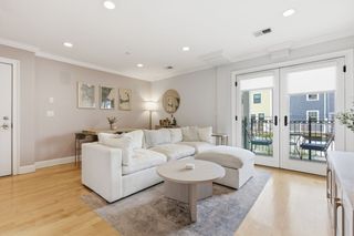 881 E 2nd St 10, Boston, MA 02127