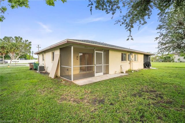 4406 santa barbara BLVD B, Cape Coral, FL 33914