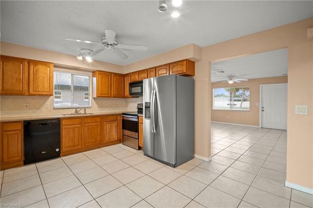 4406 santa barbara BLVD B, Cape Coral, FL 33914