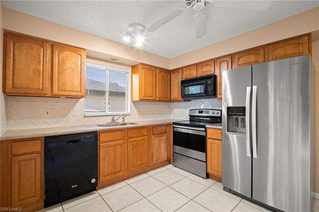 4406 santa barbara BLVD B, Cape Coral, FL 33914