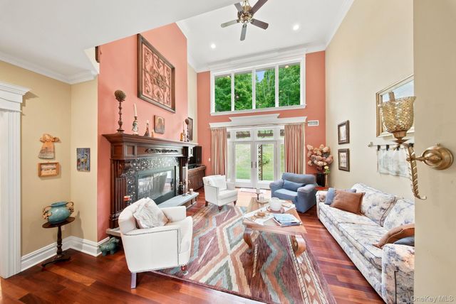 5 Rachel Court, Bloomingburg, NY 12721