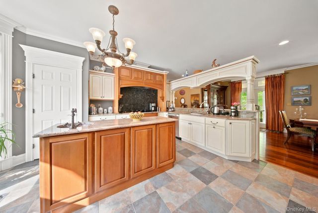 5 Rachel Court, Bloomingburg, NY 12721