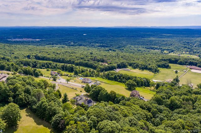 5 Rachel Court, Bloomingburg, NY 12721