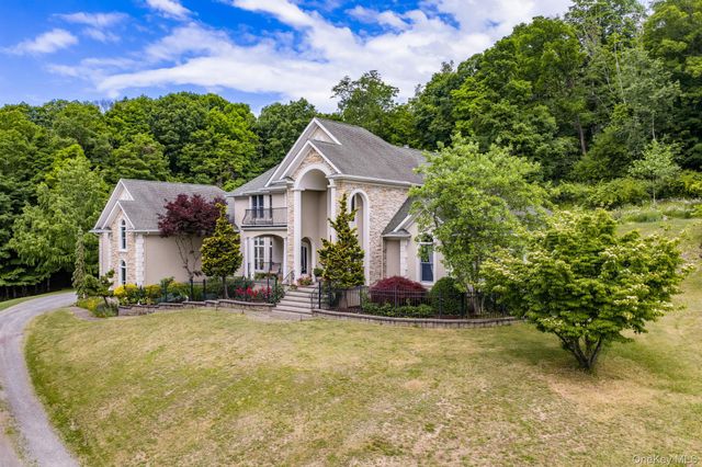 5 Rachel Court, Bloomingburg, NY 12721