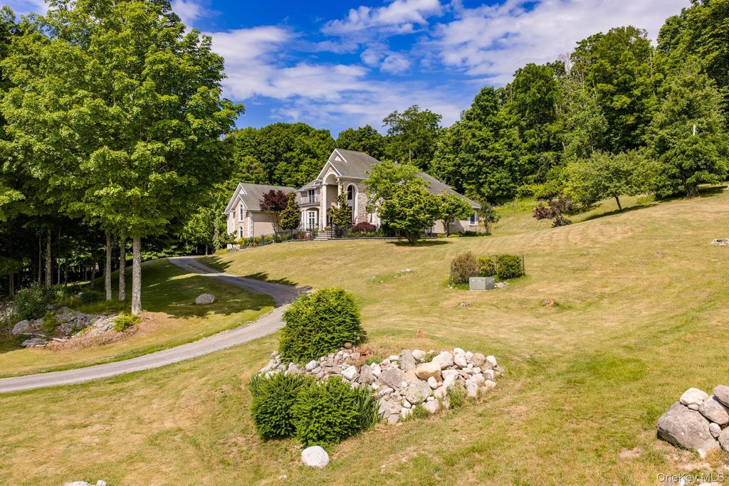 5 Rachel Court, Bloomingburg, NY 12721