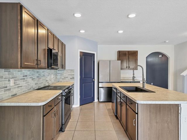 10003 GEESE TRAIL CIRCLE, Sun City Center, FL 33573