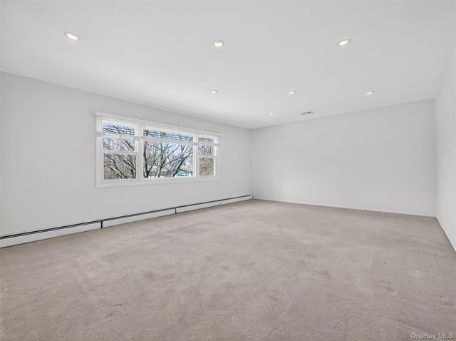 8 Hampton Road, Airmont, NY 10901