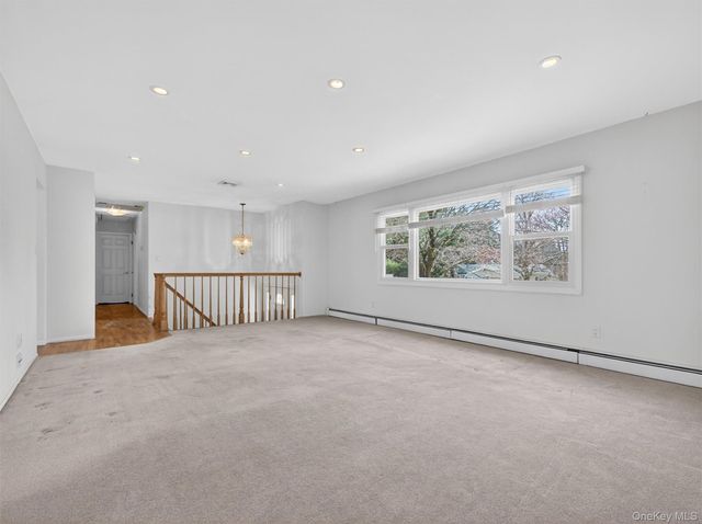 8 Hampton Road, Airmont, NY 10901