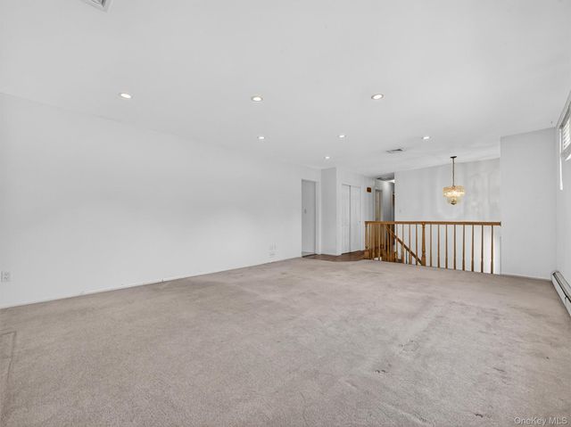 8 Hampton Road, Airmont, NY 10901