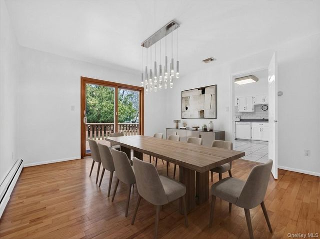 8 Hampton Road, Airmont, NY 10901