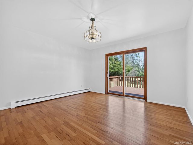 8 Hampton Road, Airmont, NY 10901