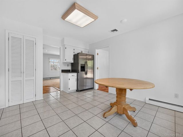 8 Hampton Road, Airmont, NY 10901