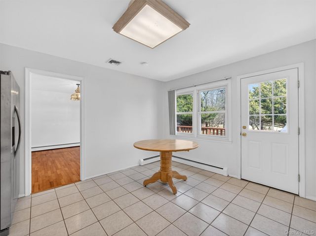 8 Hampton Road, Airmont, NY 10901