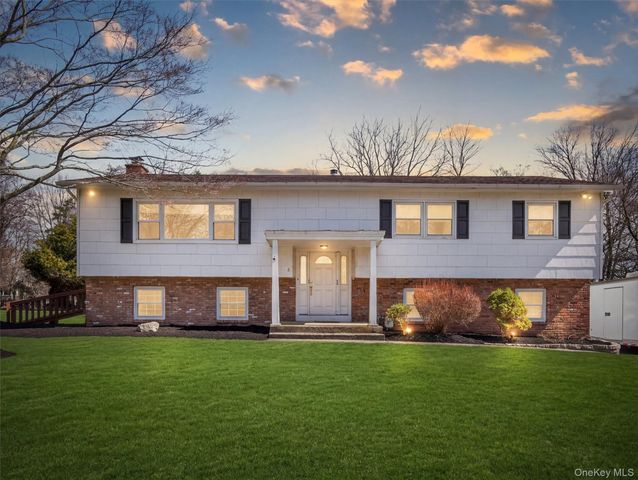 8 Hampton Road, Airmont, NY 10901