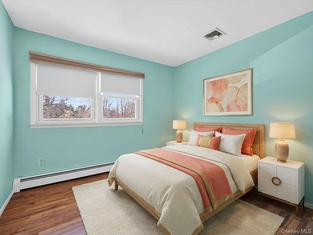 8 Hampton Road, Airmont, NY 10901