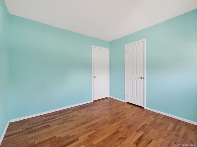 8 Hampton Road, Airmont, NY 10901