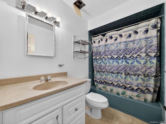 8 Hampton Road, Airmont, NY 10901