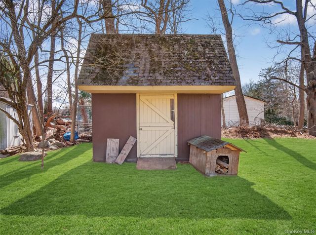 8 Hampton Road, Airmont, NY 10901