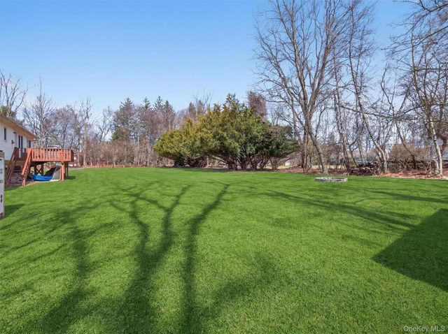 8 Hampton Road, Airmont, NY 10901