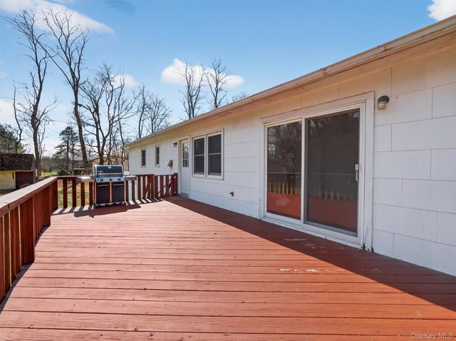 8 Hampton Road, Airmont, NY 10901