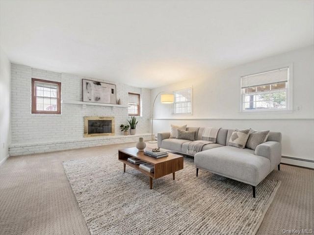 8 Hampton Road, Airmont, NY 10901