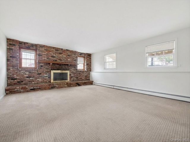 8 Hampton Road, Airmont, NY 10901