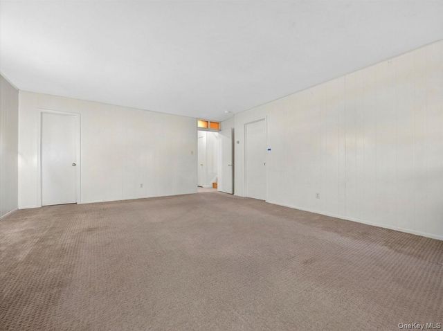 8 Hampton Road, Airmont, NY 10901