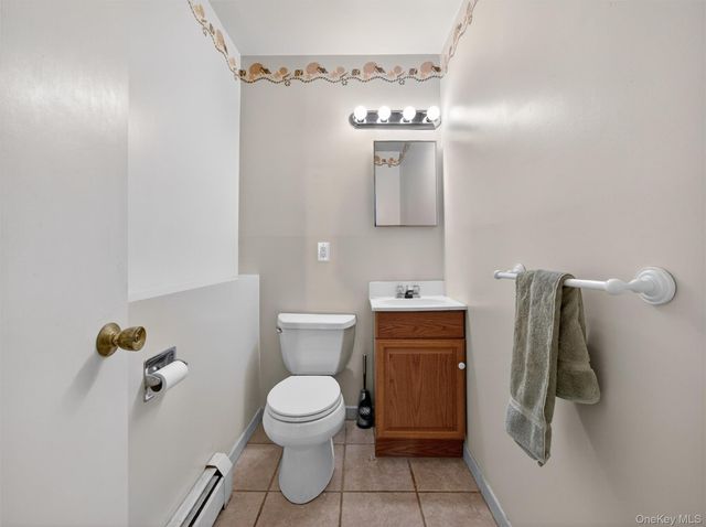 8 Hampton Road, Airmont, NY 10901