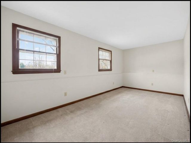 8 Hampton Road, Airmont, NY 10901