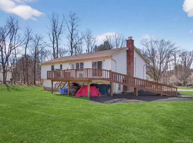 8 Hampton Road, Airmont, NY 10901