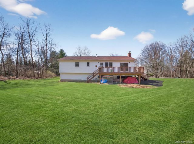 8 Hampton Road, Airmont, NY 10901