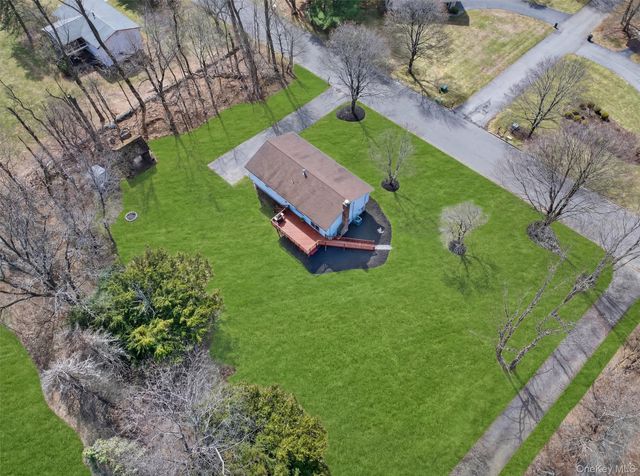 8 Hampton Road, Airmont, NY 10901