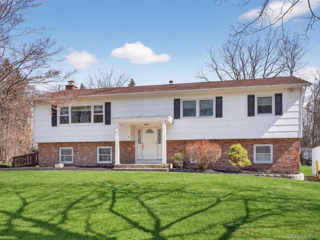 8 Hampton Road, Airmont, NY 10901