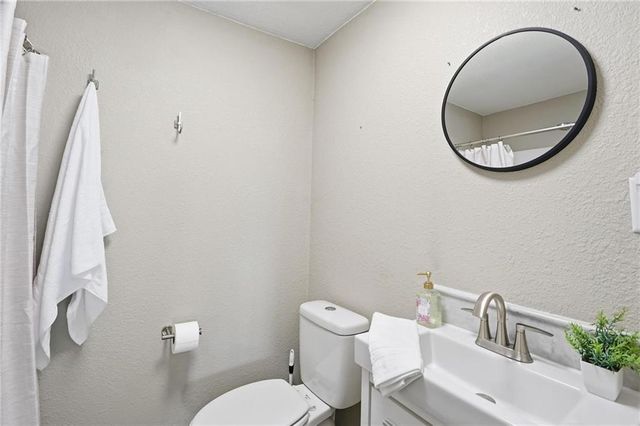 1404 S Butler Drive, Harrisonville, MO 64701