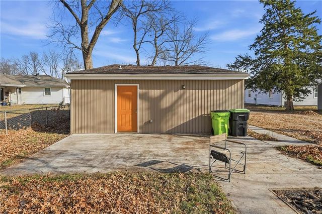 1404 S Butler Drive, Harrisonville, MO 64701