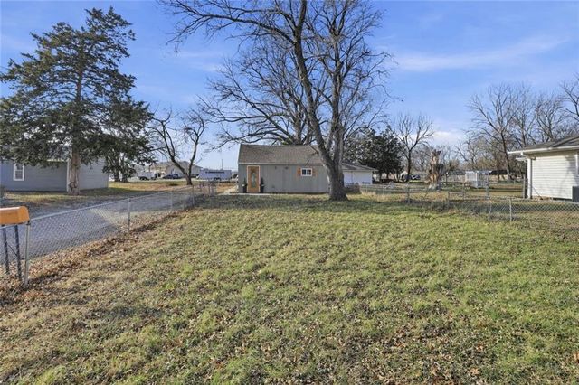 1404 S Butler Drive, Harrisonville, MO 64701