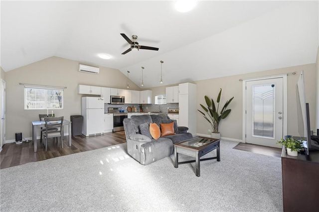 1404 S Butler Drive, Harrisonville, MO 64701